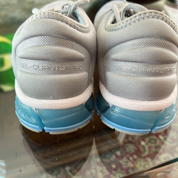 Women’s ASICS sneakers worn 2 times . Like brand new. - Picture 2 of 4